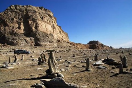 Artefactos extraños regados cerca del sitio - piramides de china